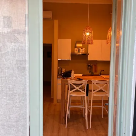 Tess Apartment *